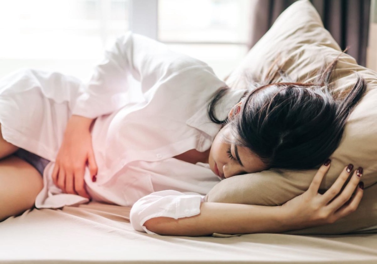 Vì sao cứ đến tháng lại đau bụng buồn nôn? Làm thế nào khắc phục?